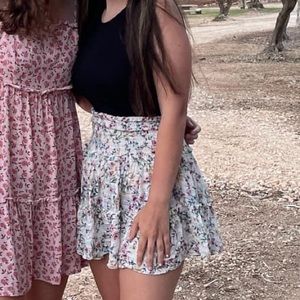 Mini floral skirt! Barely worn!